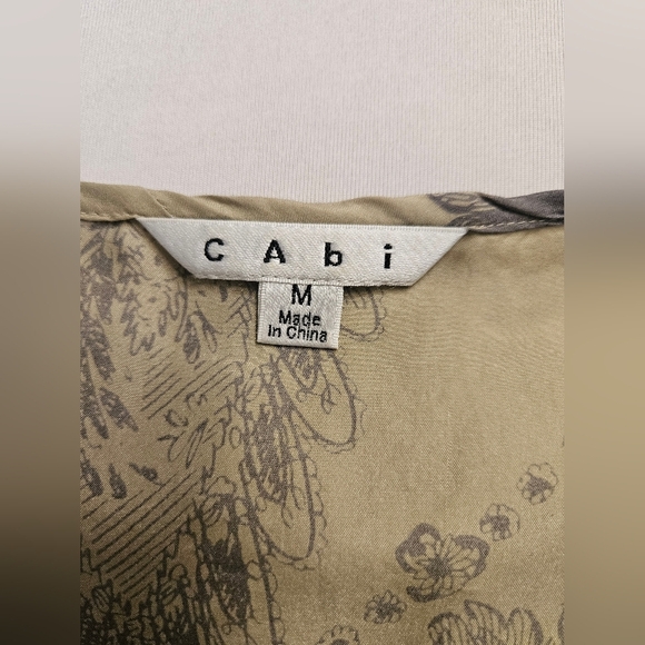 Gabi- Blouse Women's M Gray Ruffled Floral Design 100%Silk. - Picture 6 of 7